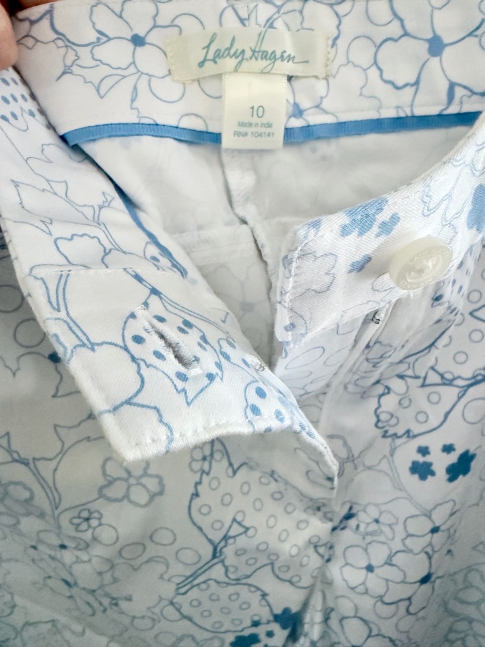 NWT Lady Hagen White Floral Bermuda Golf Shorts Size 10 Resort Cotton Stretch - Picture 3 of 6